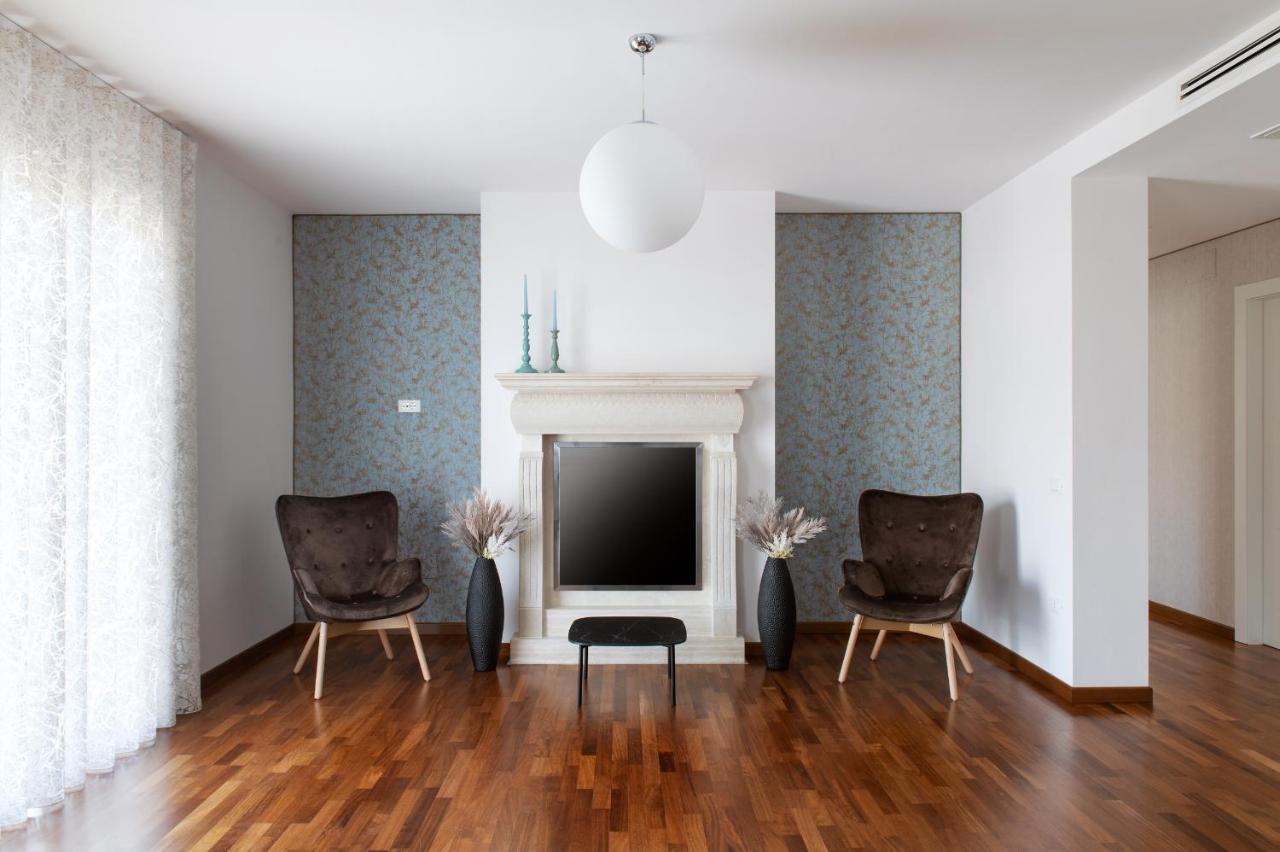 B&B Monna Lisa Rooms Montesano Scalo Bagian luar foto